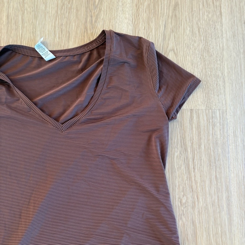 ** Zyia XS v neck brown tee Striped - Picture 2 of 6